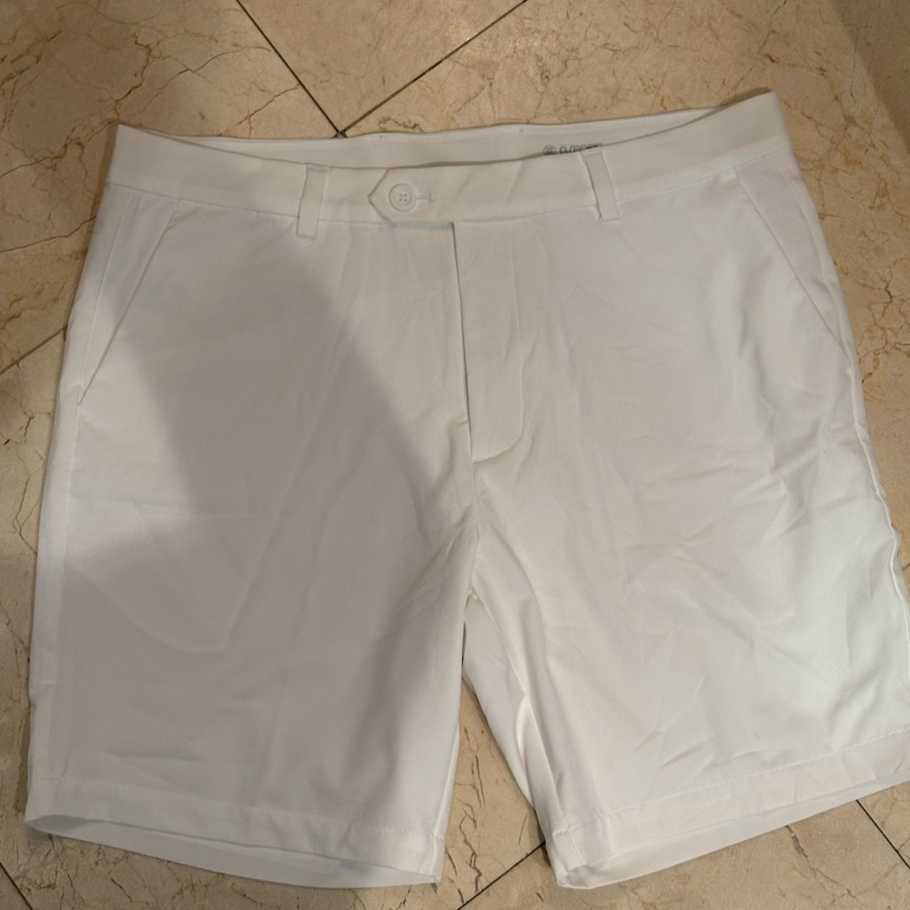 Men's White Golf Shorts‎